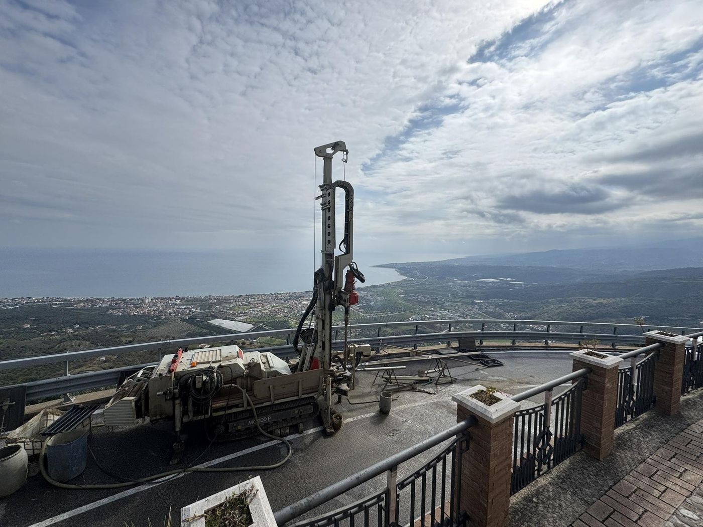 Cantiere C.I.G.I.T. in contesto panoramico