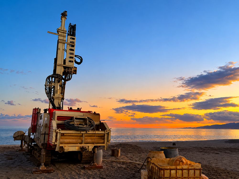 Sonda C.I.G.I.T. in area costiera al tramonto